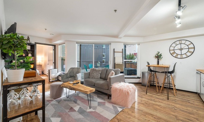 Fremont Condominio | The Center of the Universe