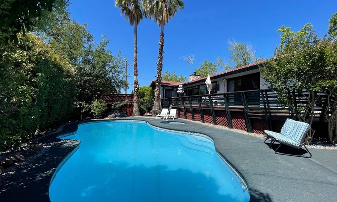 Redding Casa | {The Cessna Lookout} +Pool +Hot Tub +EV Charger