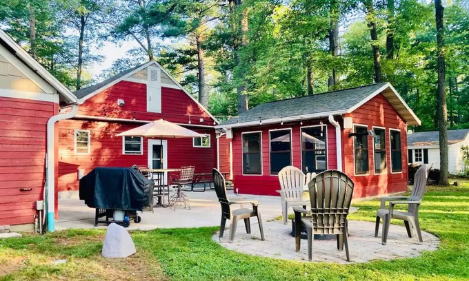 King Cabaña | The "Chain" Reaction Retreat brings the boat landing to your backyard