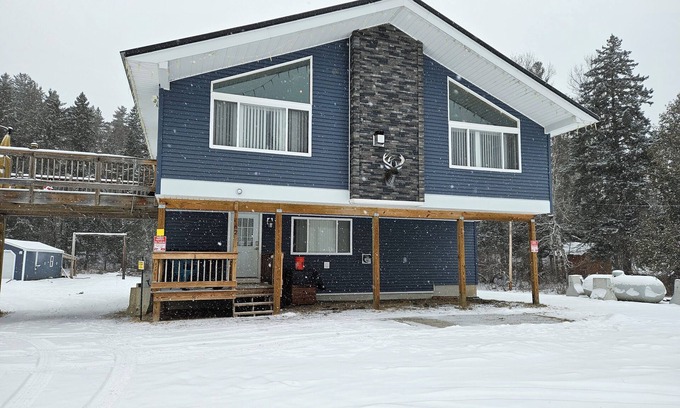 Eustis Chalet De Esquí | The Chalet 7 bedroom near Sugarloaf, Snowmobile/UTV, Hiking, Golf and Flagstaff