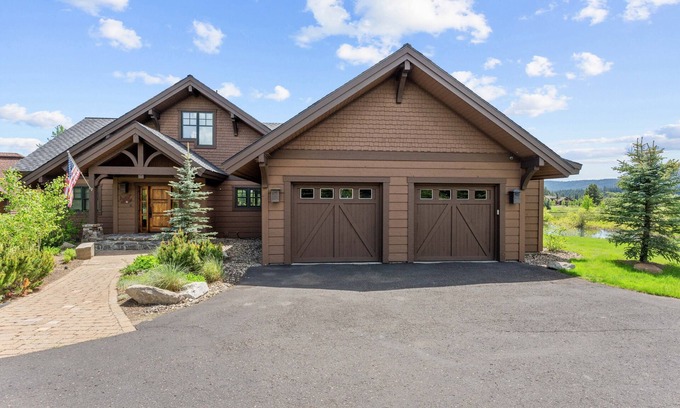 McCall Cabina | The Chalet @ BHOTR-Luxurious mtn getaway w/hot tub on back patio