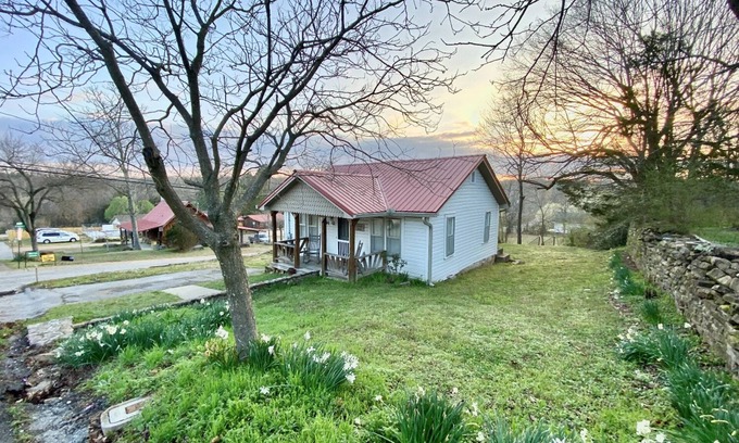 Mountain View Casa | The Chandler House, 211 N Peabody Ave, Moutain View, Ar. 72560