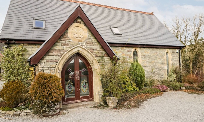 Dol-y-Gaer Cabaña | THE CHAPEL, pet friendly, character holiday cottage in Pontsticill