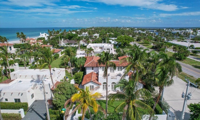 Florida Gulf Coast Casa | The Charm of Boca - 5 Bedroom in Historic District