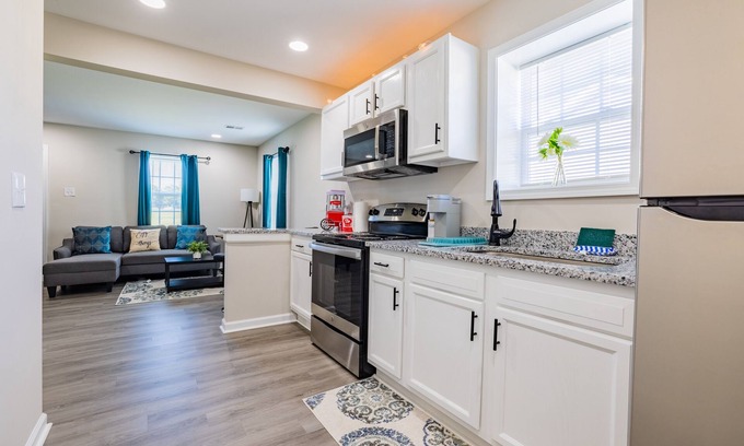 Columbia Cabaña | The Charming Cola Cottage | Minutes to Downtown, UofSC, and Fort Jackson