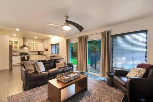 Yuba City Casa | The Charming Home with a Pool