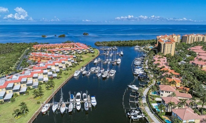 Burnt Store Marina Condominio | The CHART ROOM -with off the chart views!!