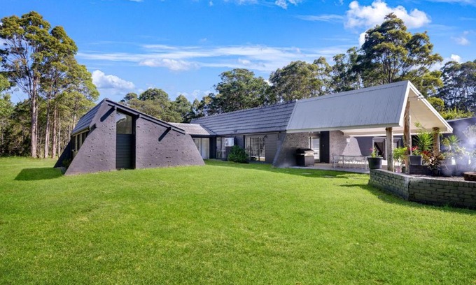 Falls Creek Casa | The Chateau by Experience Jervis Bay