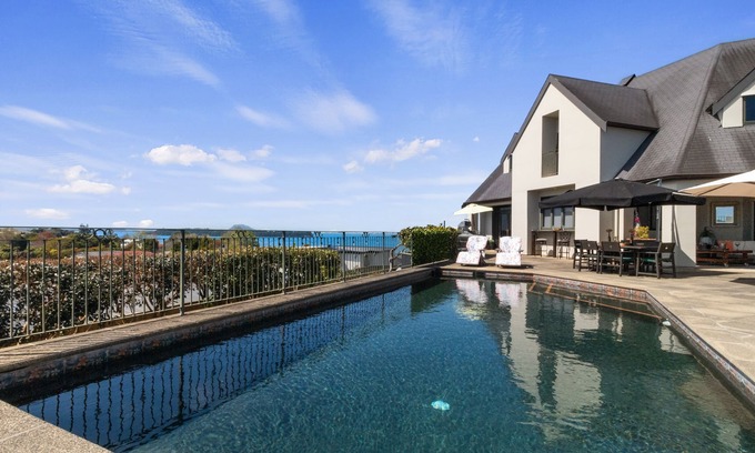 Omokoroa Cabaña | The Chateau Grande – Exclusive Couples Retreat