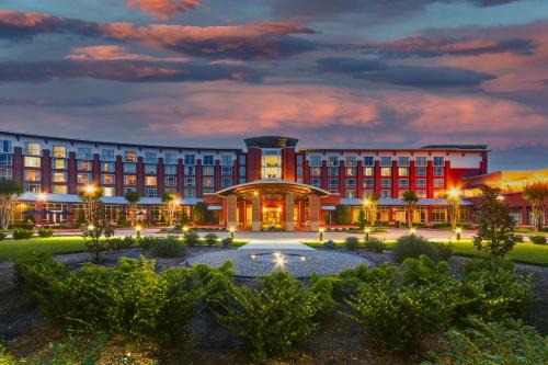 Downtown Chattanooga Hotel | The Chattanoogan Hotel, Curio Collection By Hilton