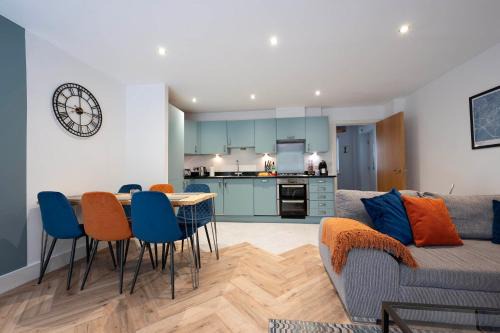 Canterbury Casa | The Chaucer - Modern 3 Bed Home with parking close to city centre