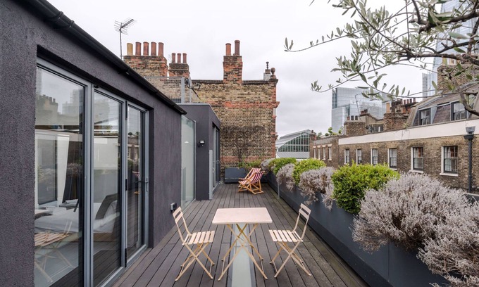 Cathedrals Apartamento | The Cheeky Hideaway - Borough - by Frankie Says
