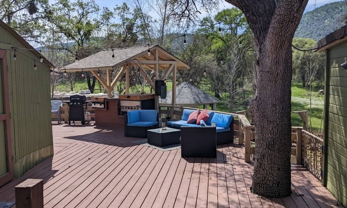 Dunlap Cabina | The Cheerful Hollies Cottage