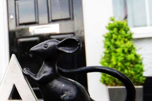 Tettenhall Casa | The Cheesehouse-sleeps 8-detached house Tettenhall