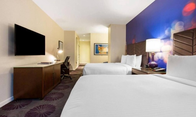 Streeterville Hotel | The Chicago Hotel Collection Magnificent Mile, Modern Double Queen | 2 Units