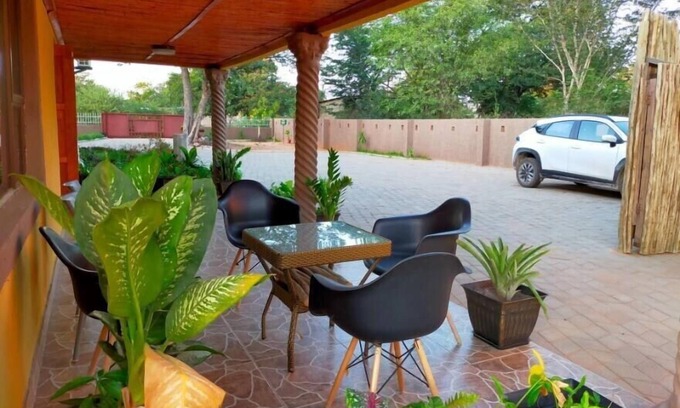 Kasane Cama Y Desayuno | The Chobe Inn