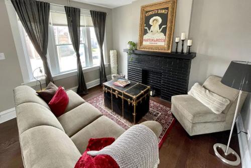 The Hill Casa | The Chocolate Suite - Walkable and Peaceful home