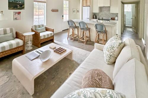 Brenham Casa | The Christmas Hill Cottages