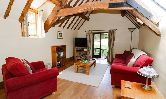 Whitchurch Cabaña | THE CIDER LOFT, pet friendly in Whitchurch, Herefordshire