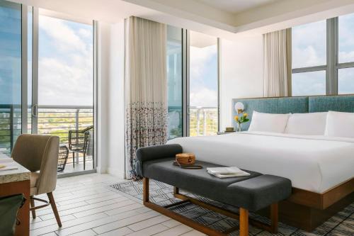 Downtown Hollywood Hotel | The Circ Hotel Hollywood, Sonder by Marriott Bonvoy