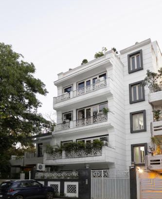 New Friends Colony Apartamento | The City Haven 3BHK New Delhi luxury apartment closest to NFC Community centre