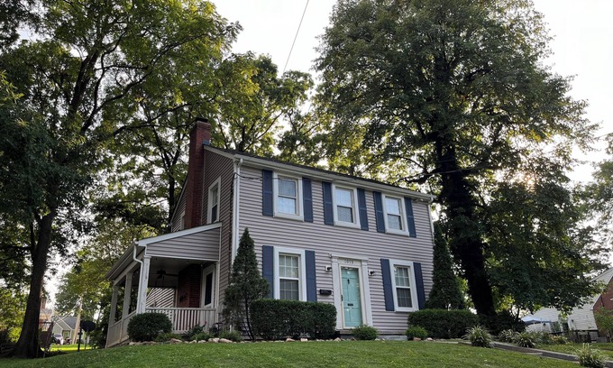 Lynchburg Casa | The Classic Colonial. Centrally located, 5 bedroom home in Lynchburg!