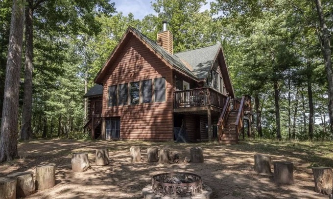 Hayward Cabina | The Clear Lake Island Hideaway