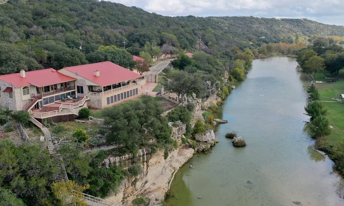 Hunt Casa | "The Cliff House" Riverfront with incredible views! Sleeps 18!