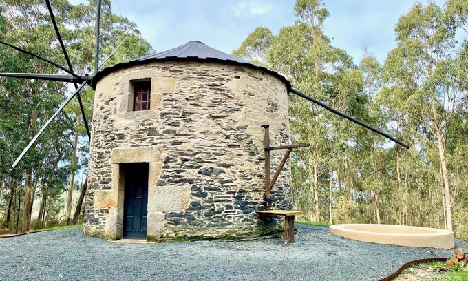 Porto do Barqueiro Casa | The Cliffs - The Painted Mill