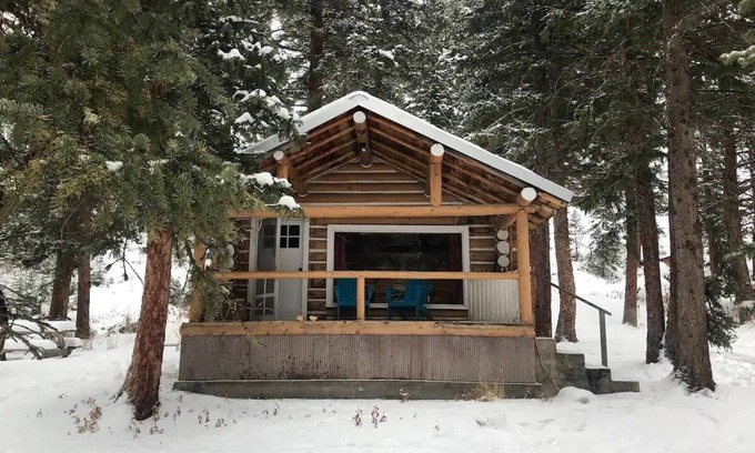 Gallatin Gateway Cabina | The closest you'll get to the Gallatin River