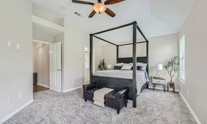 Georgetown Casa | The Clover House Georgetown is the perfect getaway for families or workers seeking a home base while in town. This charming retreat features a warm, inviting interior with modern amenities, a fully equipped kitchen, and comfortable living spaces.