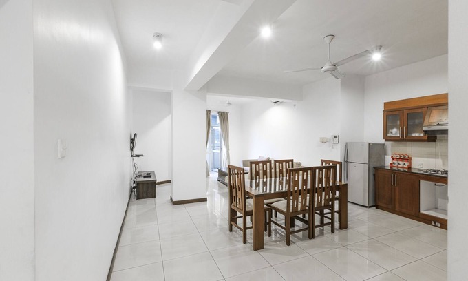 Wellawatta North Apartamento | The Clover es un hermoso apartamento con dos dormitorios y baños.