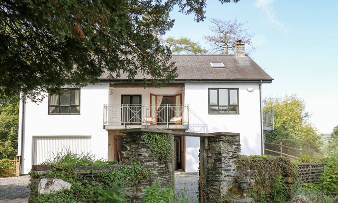 Machynlleth Casa | THE COACH HOUSE AT PLAS DOLGUOG, pet friendly in Machynlleth