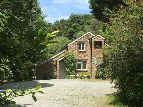 Kingsbridge Casa | The Coach House at Lower Coombe Royal- Family/Dogs