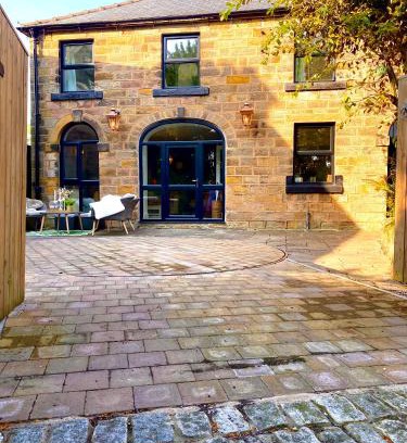 Matlock Casa | The Coach House central location fantastic Views