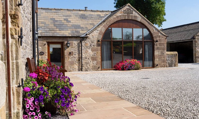 Newton Grange Cabaña | The Coach House Sleeps 2 (1 habitación) Acceso a granero convertido a High Peak Trail