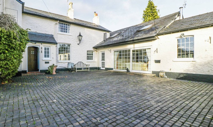 Llanwenarth Cabaña | THE COACH HOUSE, family friendly, with a garden in Abergavenny