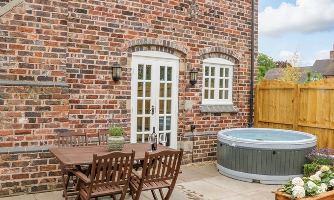 Wrinehill Cabaña | The Coach House