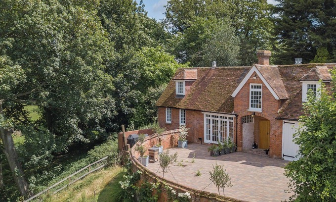 Hernhill Cabaña | The Coach House Stables