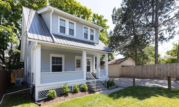 Lorain Casa | The Coach House
