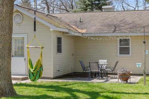 Traverse City Casa | The Cochlin Cottage, AC, Fenced Backyard, Fire pit