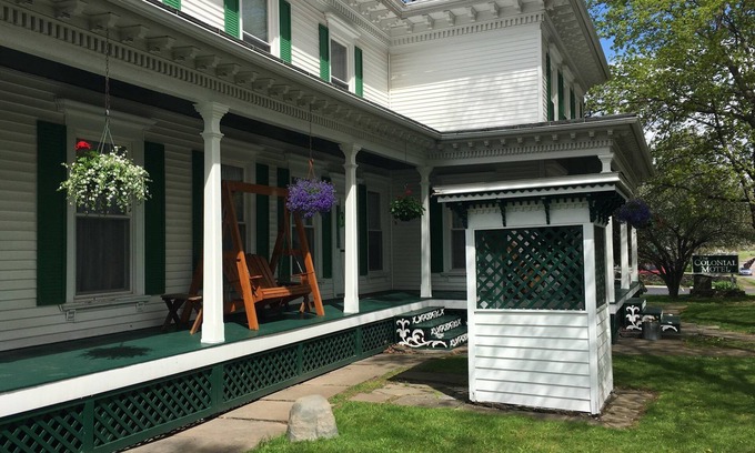 Grand Gorge Hotel | The Colonial Motel