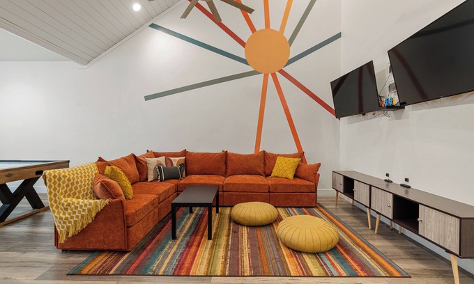 Hurricane Casa | The Compass Rose: Luxury home, Hot Tub, Pickleball