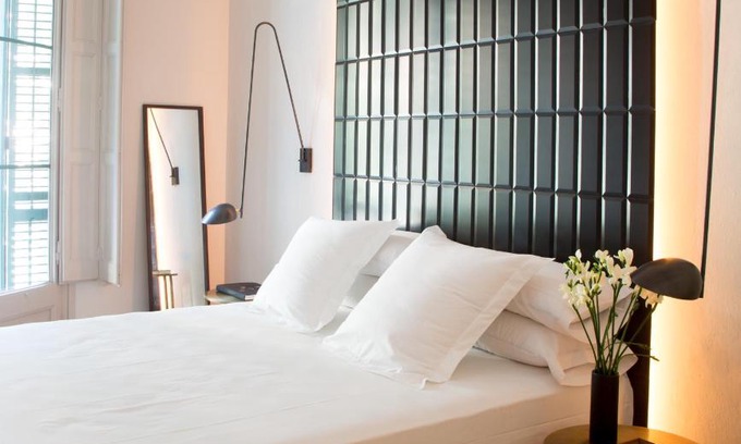 L'Antiga Esquerra de l'Eixample Cama Y Desayuno | The Conica Deluxe Bed&Breakfast