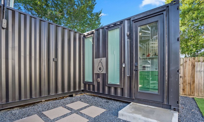 Greater East End Apartamento | The Containers @ EADO Juice Box