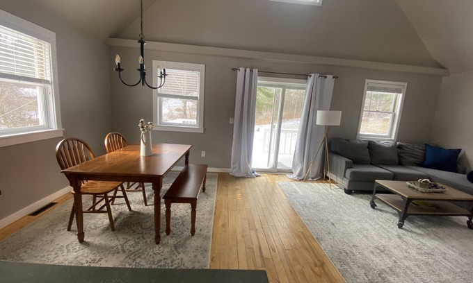 Williston South Casa | The Convenient Cape - Privacy, Hot Tub, Lots of space 5 minutes to I-89!