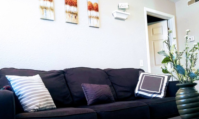 Paola Apartamento | The coop a unique apartment in small town Kansas with all the amenities of home