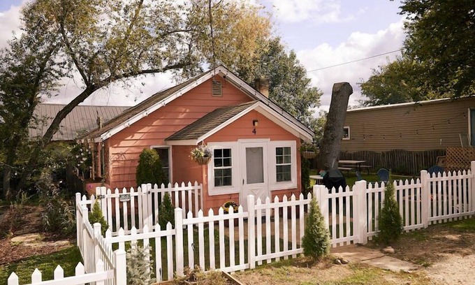 Antioch Cabaña | The Coral Cottage