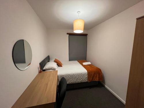 Winchester Casa | The Coral Guest House 1 Mile from Winchester Market