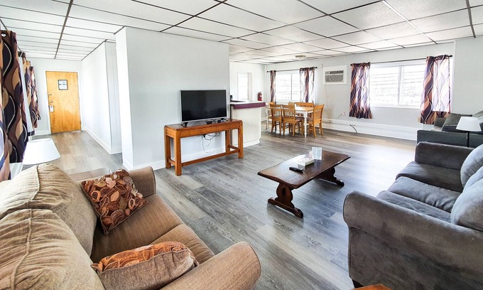 North End Hotel | The Coral Sands Motel